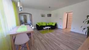Moderní klidný apartmán v přírodě, s parkováním., Nové Mesto Nad Metují